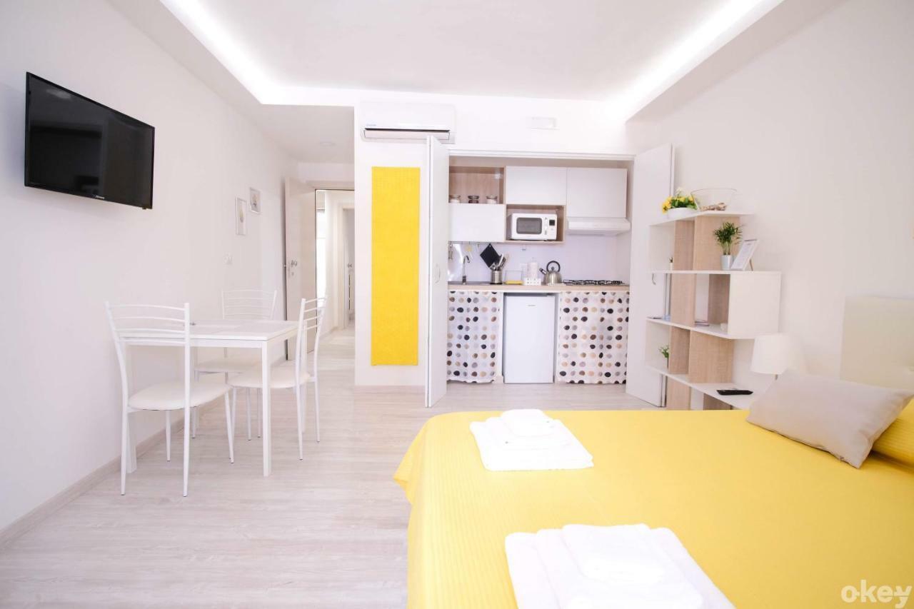 Charme & Chic Studios - Bari Centro Eksteriør billede